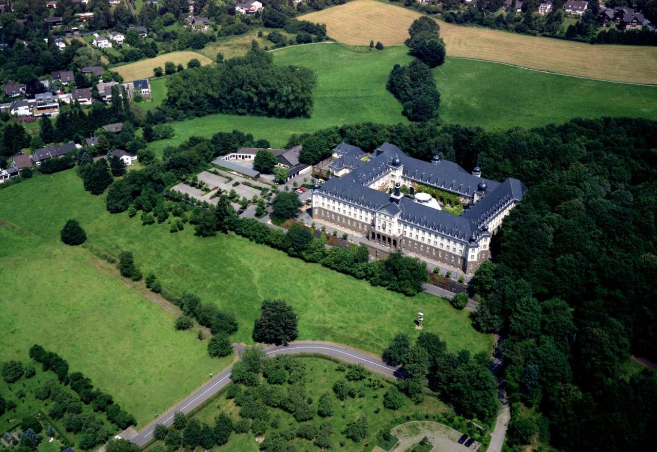 Kardinal Schulte Haus Hotell Bergisch Gladbach Exteriör bild