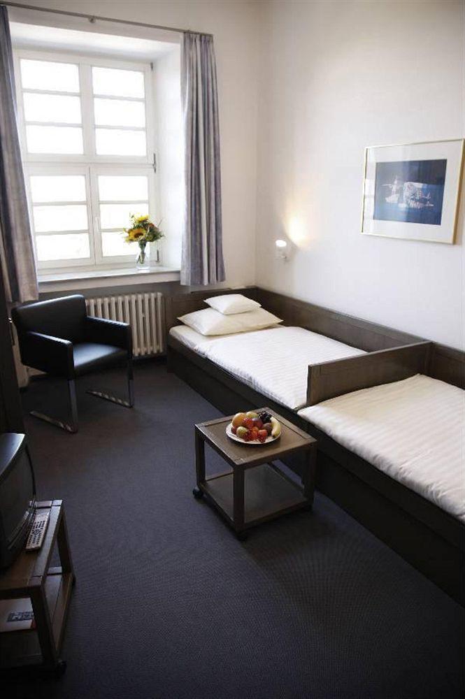 Kardinal Schulte Haus Hotell Bergisch Gladbach Exteriör bild