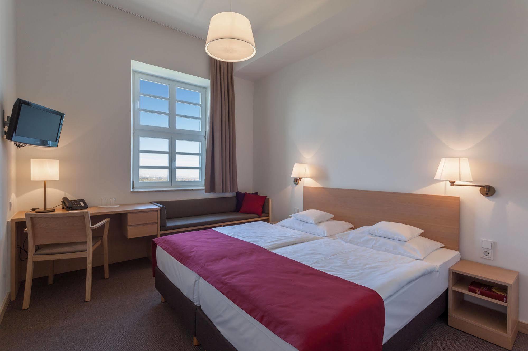 Kardinal Schulte Haus Hotell Bergisch Gladbach Exteriör bild