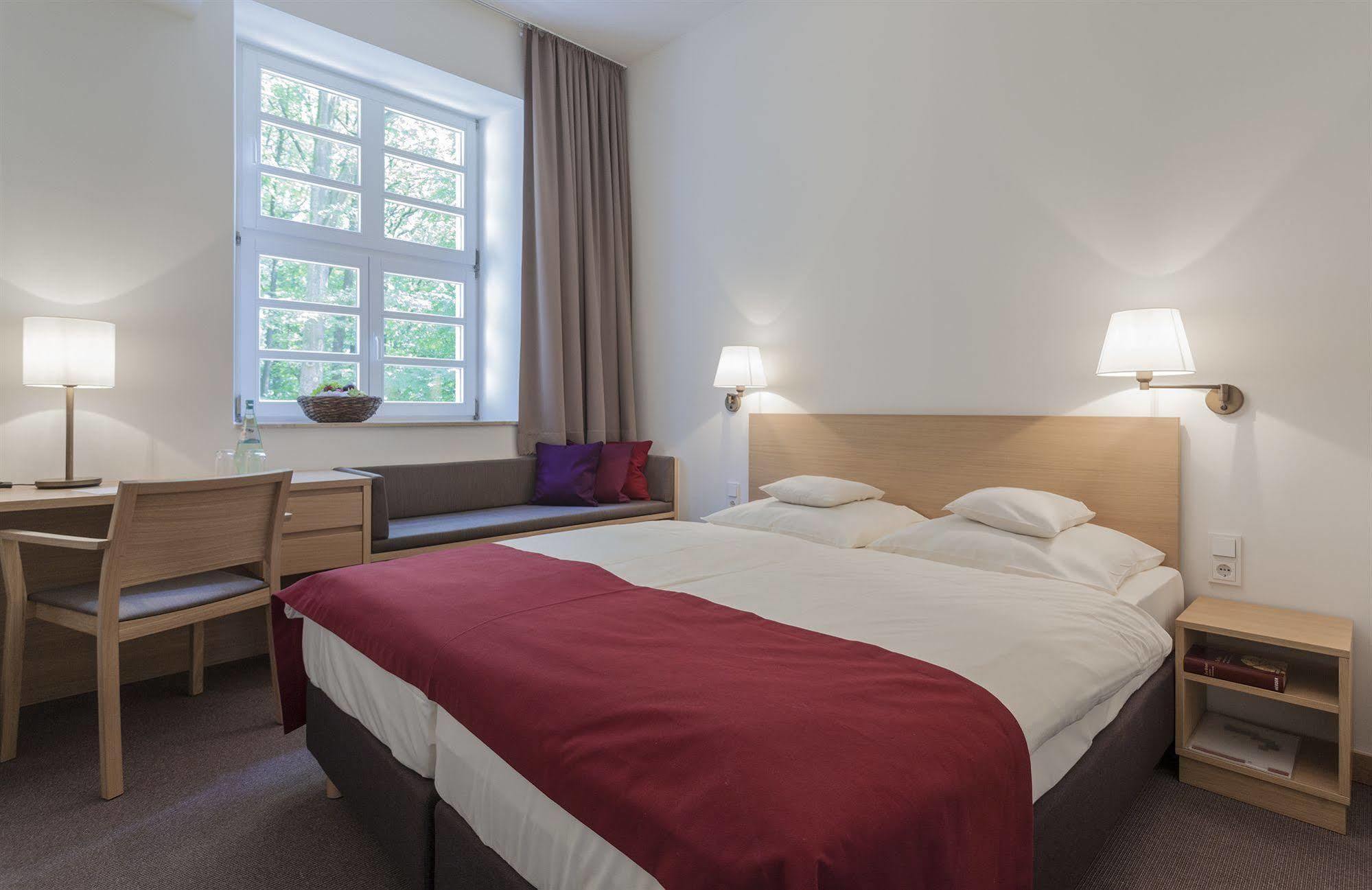 Kardinal Schulte Haus Hotell Bergisch Gladbach Exteriör bild