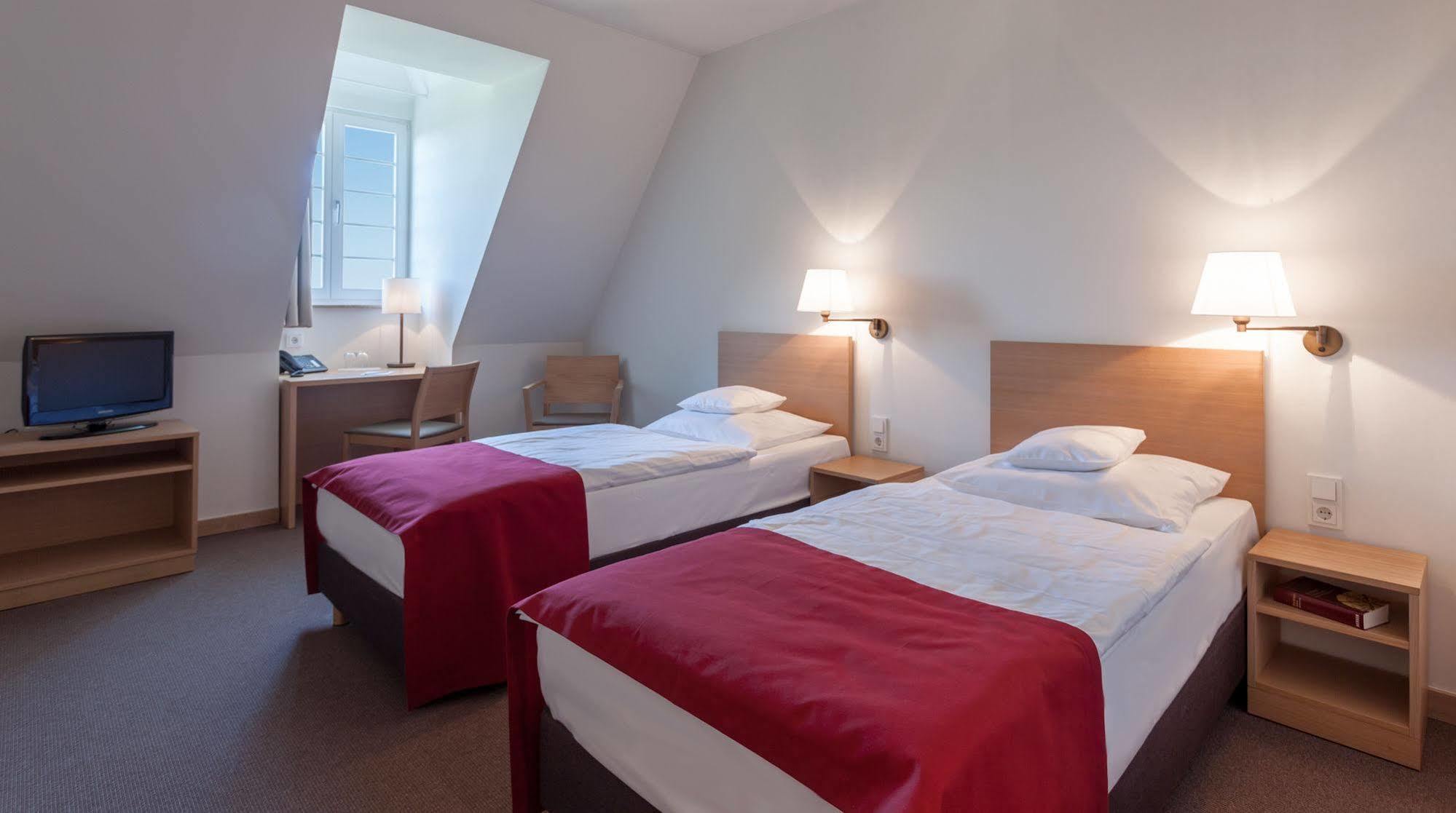 Kardinal Schulte Haus Hotell Bergisch Gladbach Exteriör bild