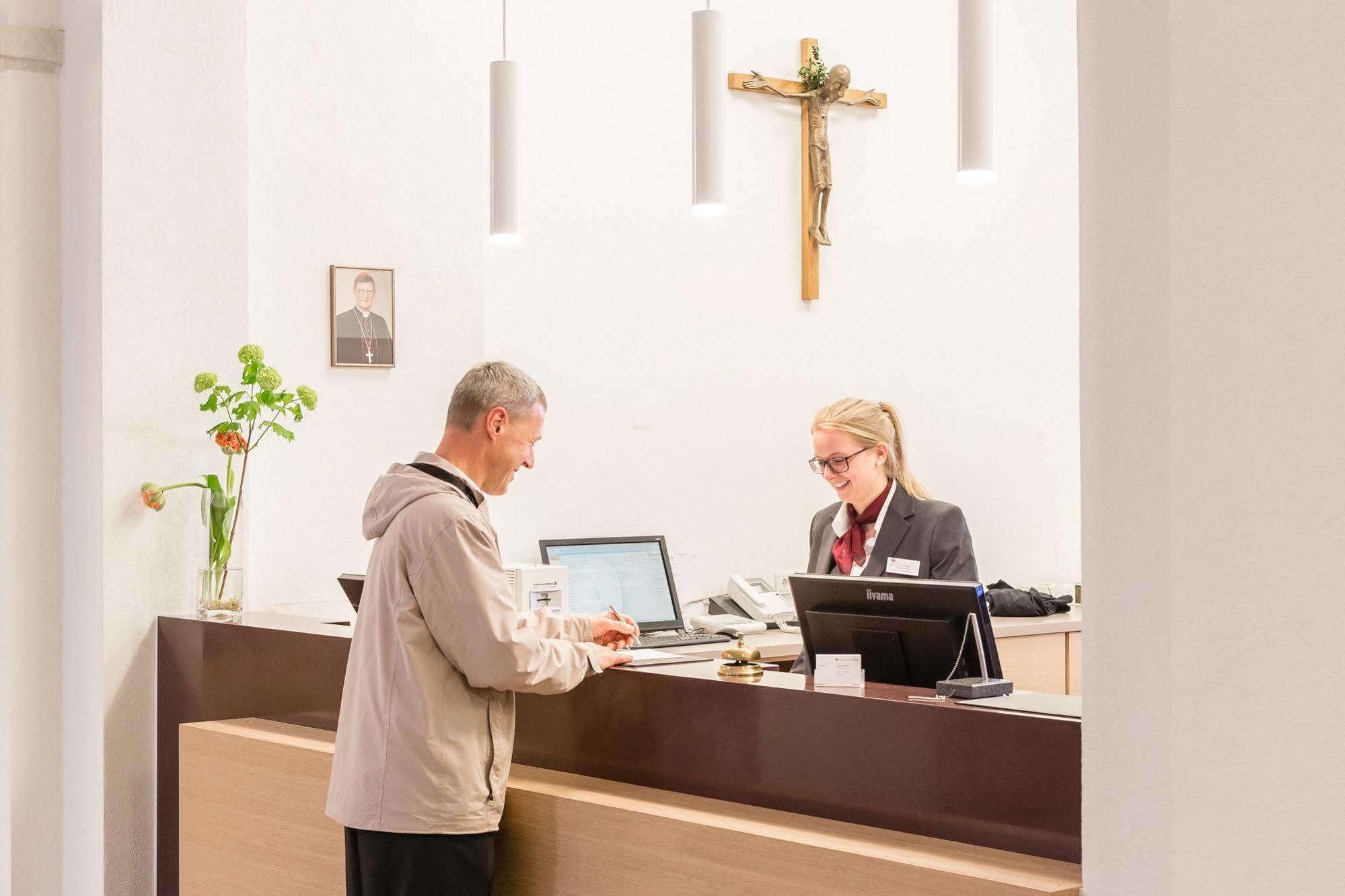Kardinal Schulte Haus Hotell Bergisch Gladbach Exteriör bild