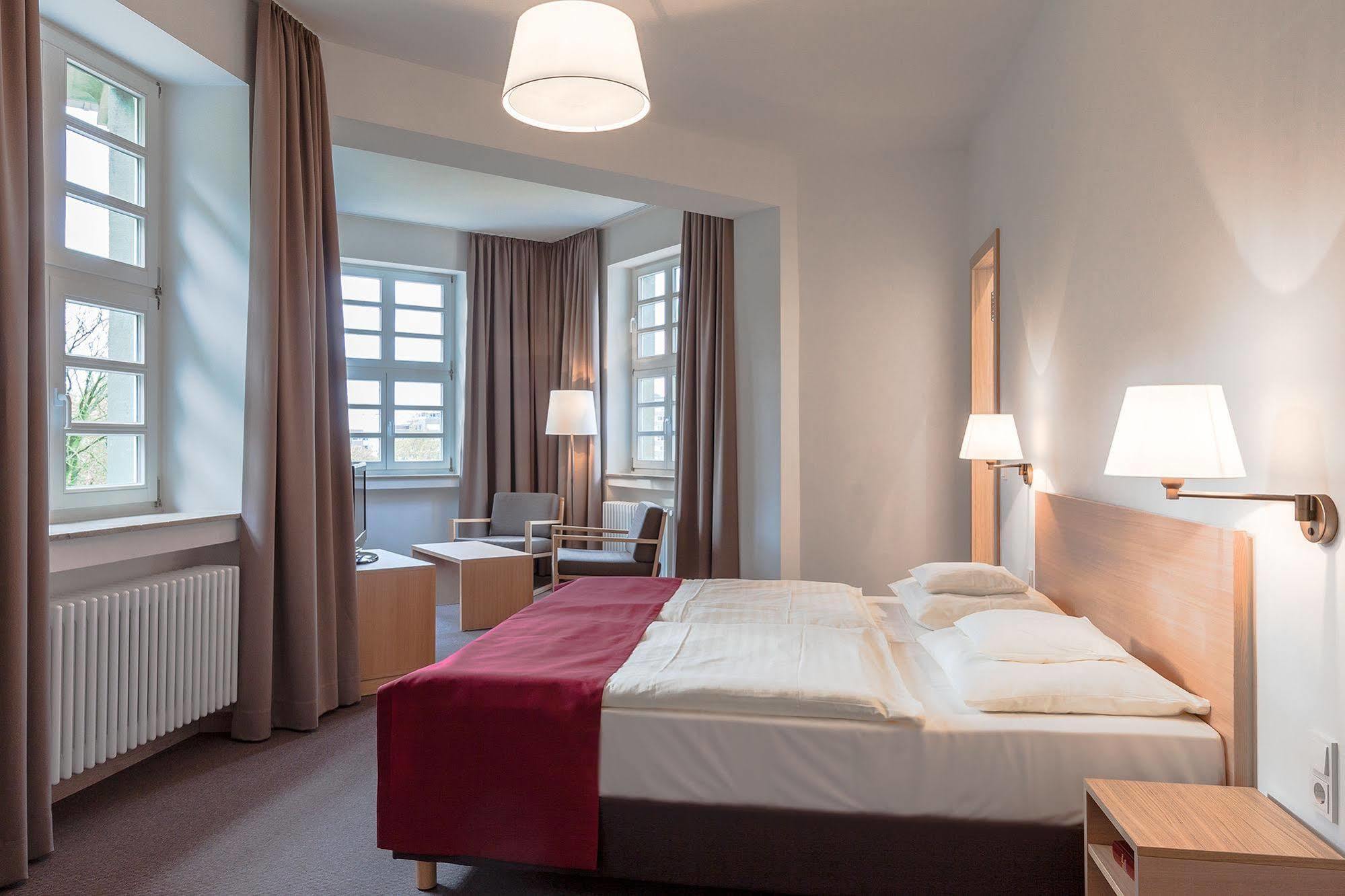 Kardinal Schulte Haus Hotell Bergisch Gladbach Exteriör bild