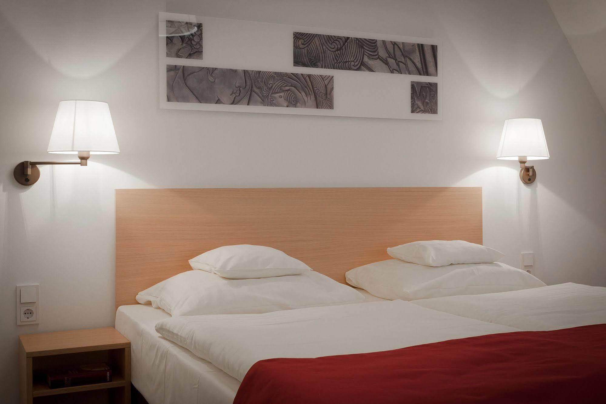 Kardinal Schulte Haus Hotell Bergisch Gladbach Exteriör bild