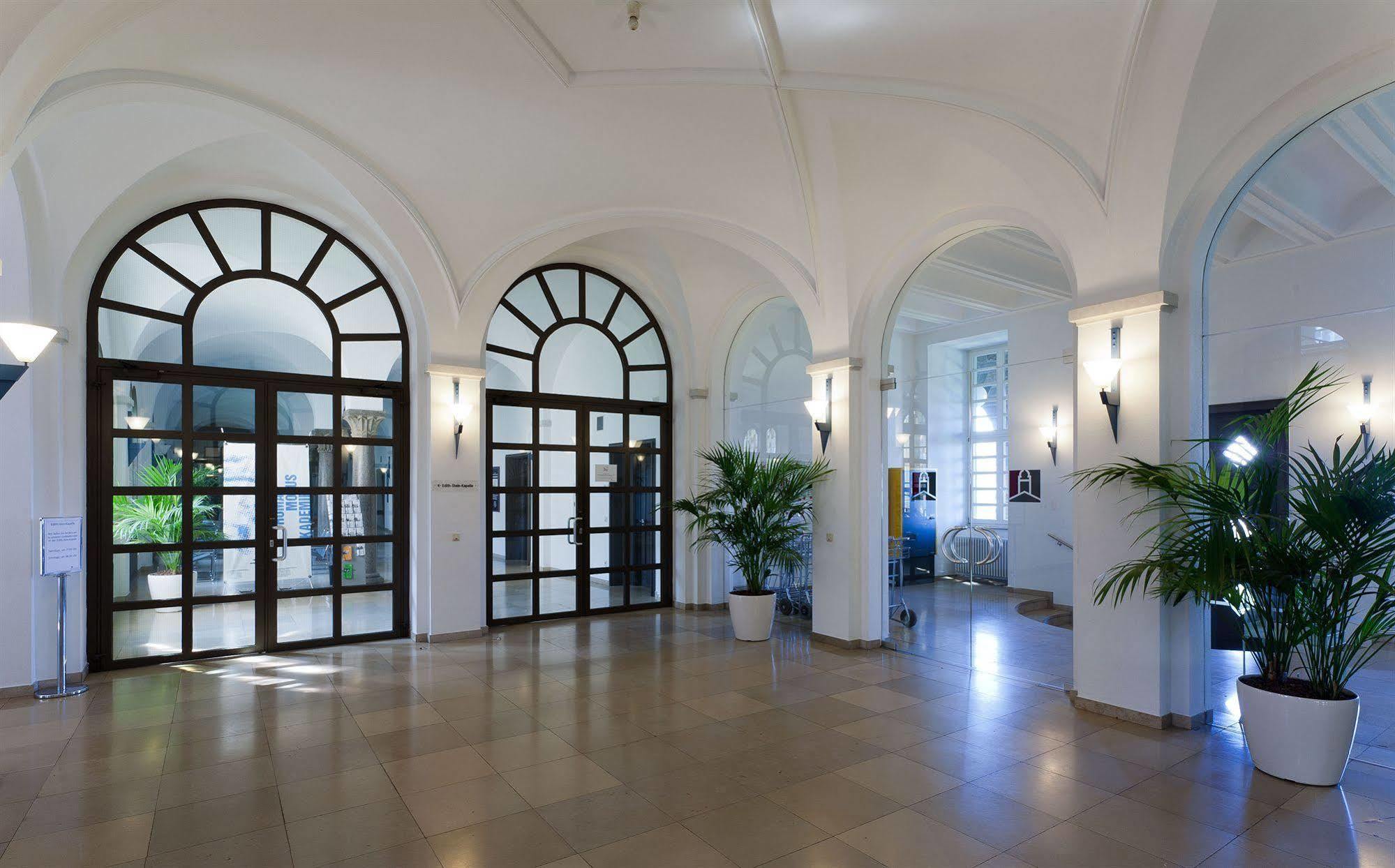 Kardinal Schulte Haus Hotell Bergisch Gladbach Exteriör bild